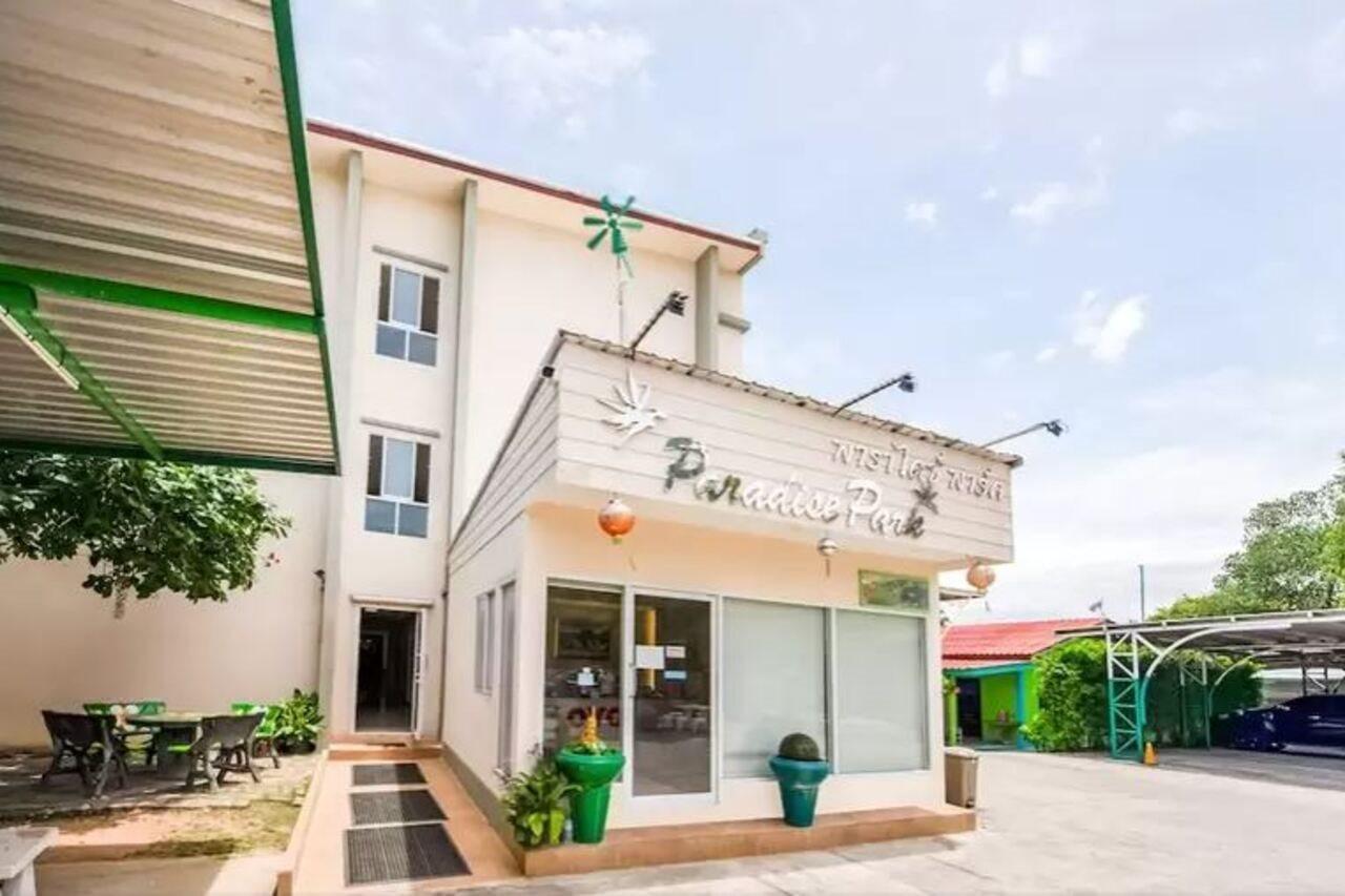 Oyo 306 Paradise Park Laemchabang Si Racha Exterior photo