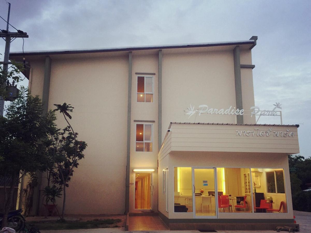Oyo 306 Paradise Park Laemchabang Si Racha Exterior photo