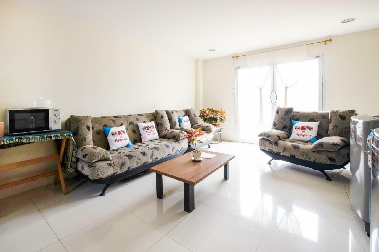 Oyo 306 Paradise Park Laemchabang Si Racha Exterior photo