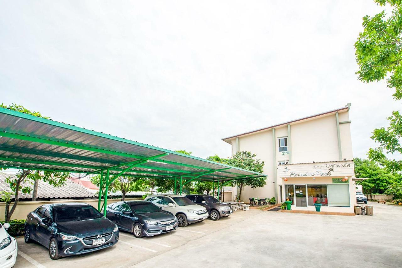 Oyo 306 Paradise Park Laemchabang Si Racha Exterior photo